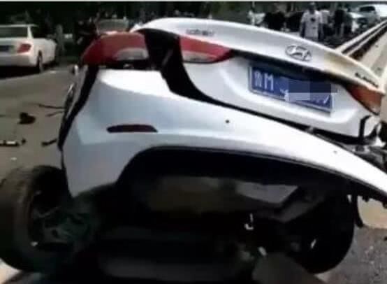 它一舉成名 價值上億 的車禍,比做廣告還值錢 人人點贊